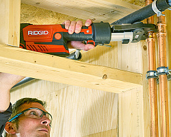 Пресс-инструмент Ridgid RP 351-C с клещами V 15-22-28