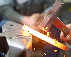 Кованная наковальня кузнечная Ridgid 9 двурогая Кованная наковальня кузнечная Ridgid 9 двурогая